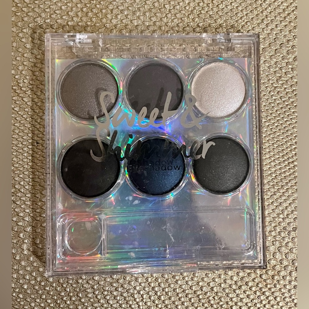 Sweet & Shimmer Eyeshadow Palette